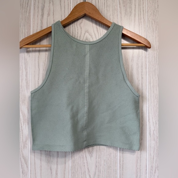 Bella Seamless Sage Green Active Mesh Top Size M/L - Picture 4 of 4